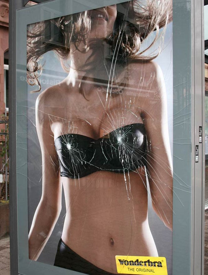 wonderbra street marketing